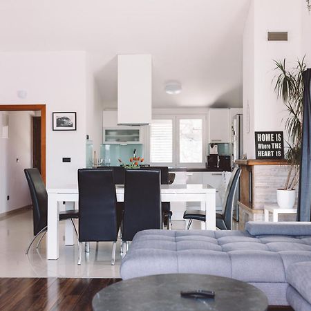 Accommodation Triton Lastovo Экстерьер фото